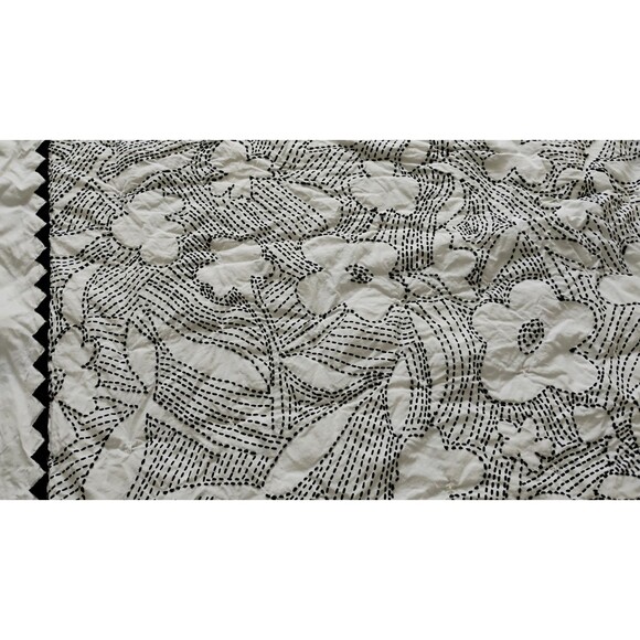 John Robshaw Baby Toddler Suhavi Crib Quilt Blk White Floral Organic Cotton EUC - Picture 4 of 11